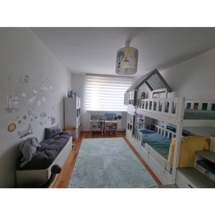 houten stapelbed met trap en dak in Amsterdam kinderkamer